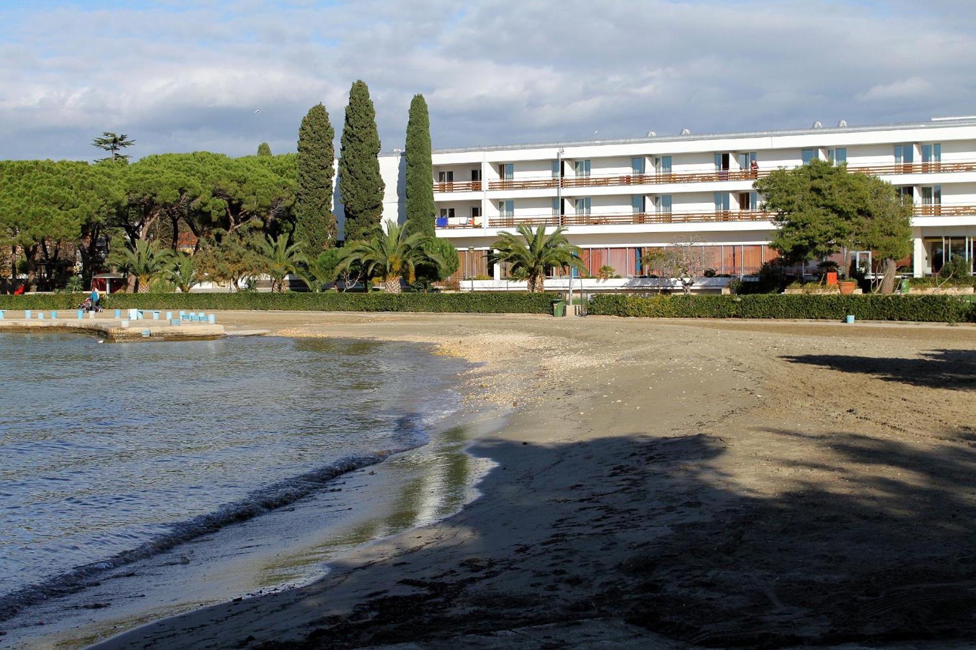 Family Friendly Apartments With A Swimming Pool Zadar - 18098 Exteriör bild