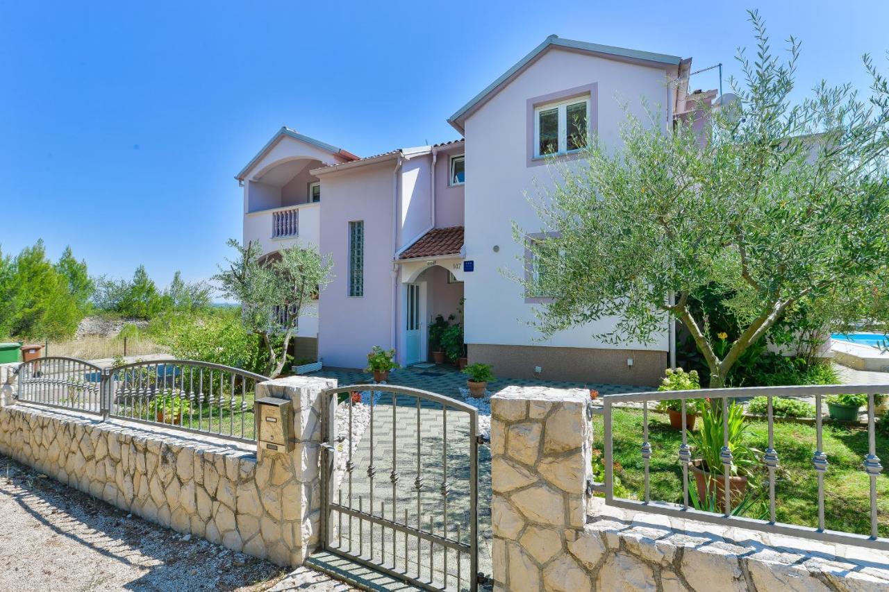 Family Friendly Apartments With A Swimming Pool Zadar - 18098 Exteriör bild