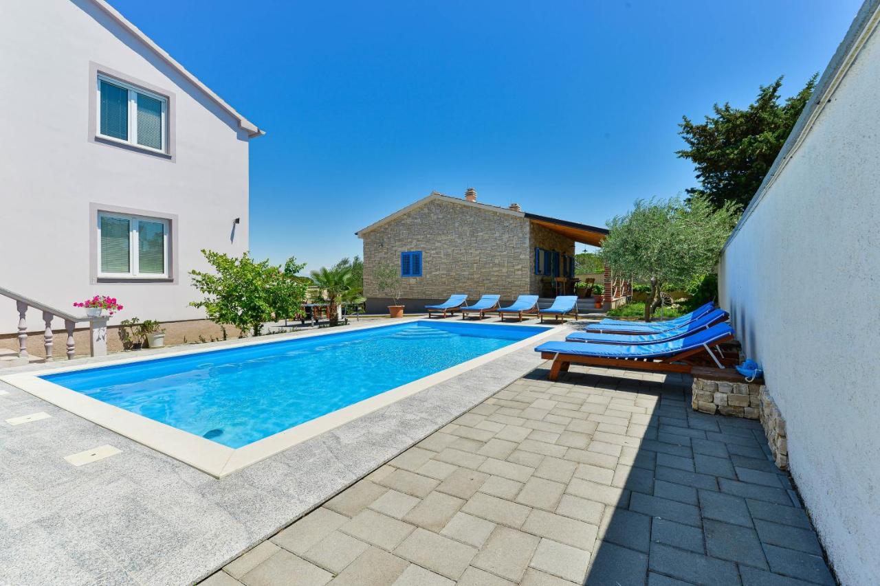 Family Friendly Apartments With A Swimming Pool Zadar - 18098 Exteriör bild