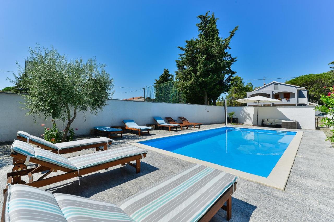 Family Friendly Apartments With A Swimming Pool Zadar - 18098 Exteriör bild