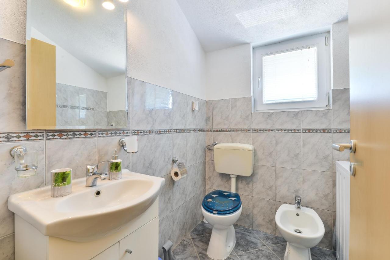 Family Friendly Apartments With A Swimming Pool Zadar - 18098 Exteriör bild