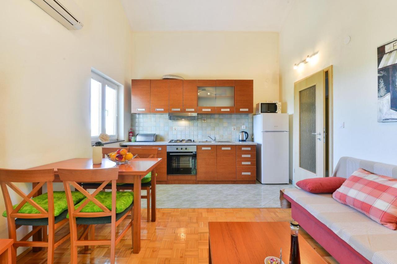 Family Friendly Apartments With A Swimming Pool Zadar - 18098 Exteriör bild