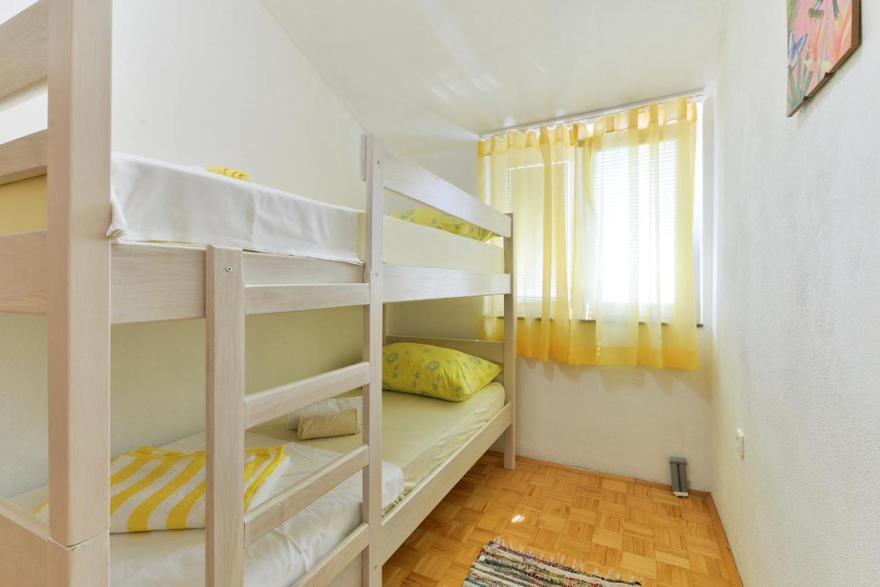 Family Friendly Apartments With A Swimming Pool Zadar - 18098 Exteriör bild