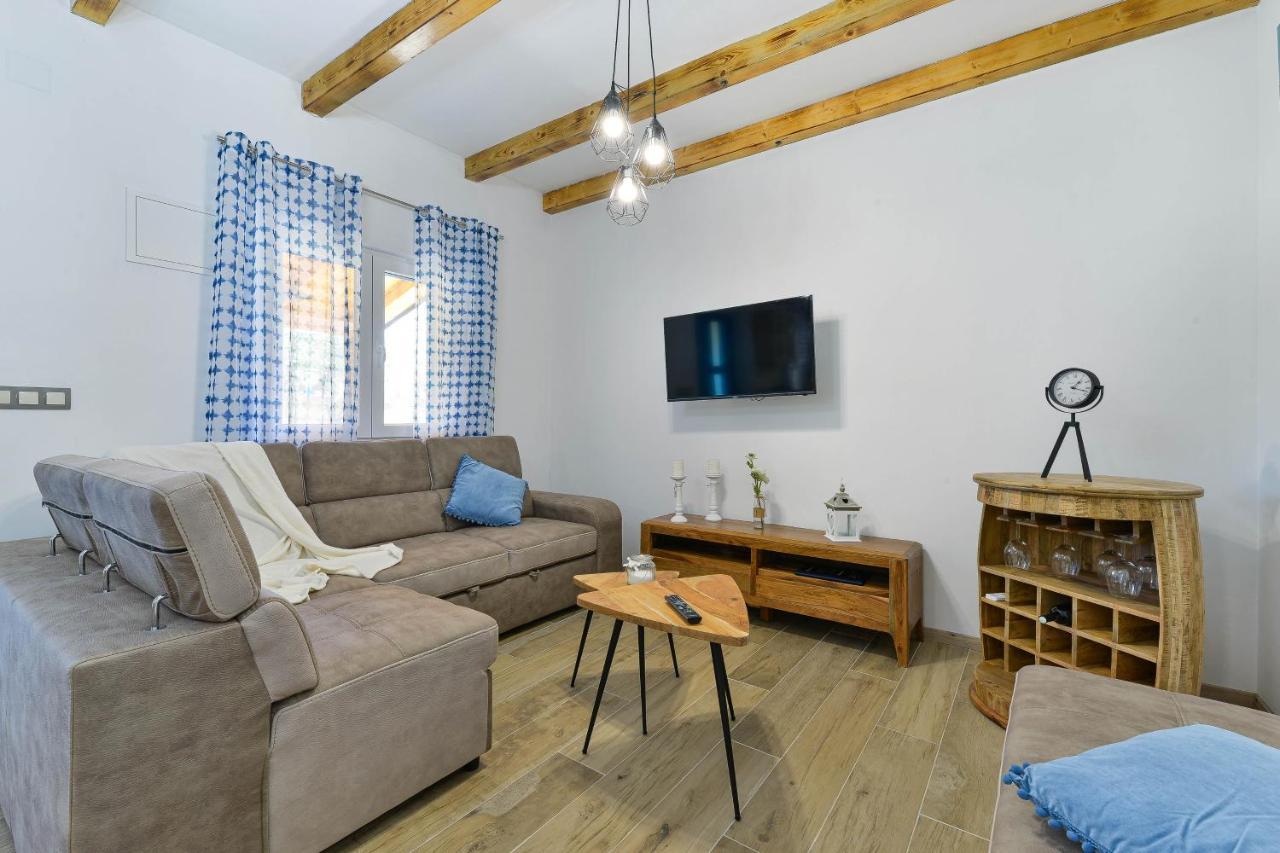 Family Friendly Apartments With A Swimming Pool Zadar - 18098 Exteriör bild