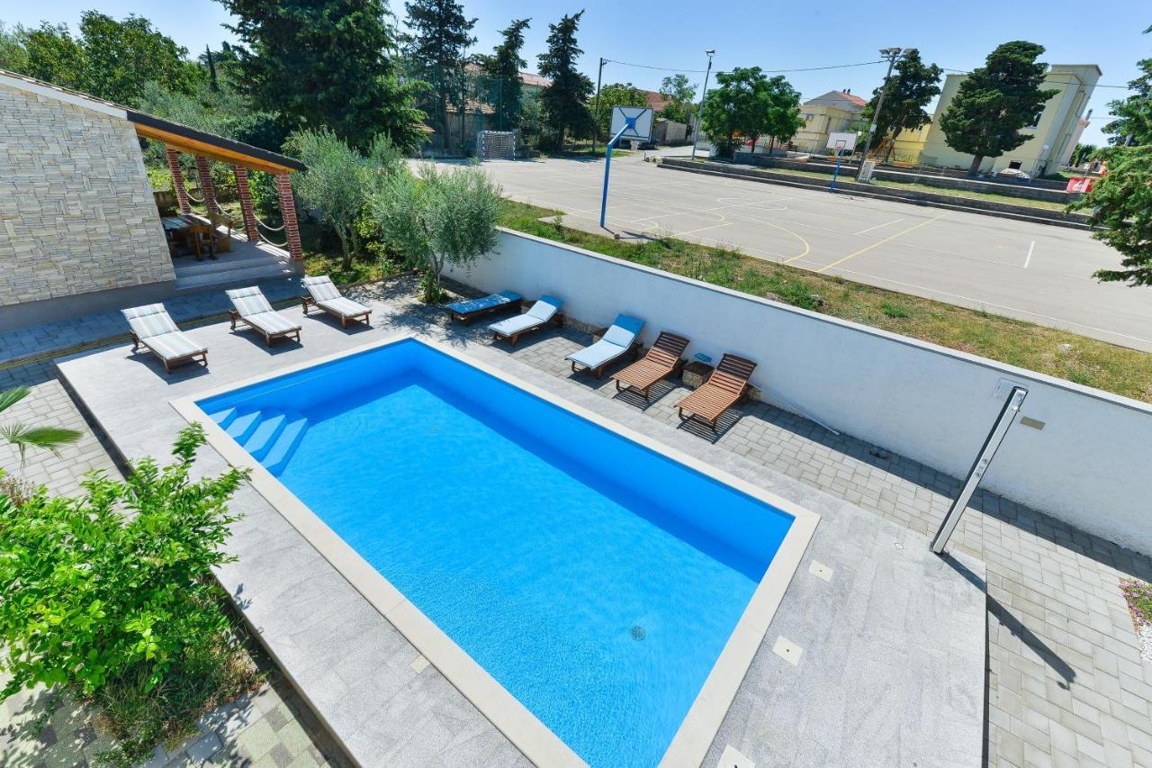 Family Friendly Apartments With A Swimming Pool Zadar - 18098 Exteriör bild