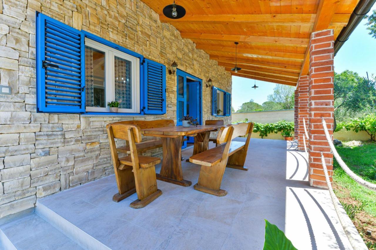 Family Friendly Apartments With A Swimming Pool Zadar - 18098 Exteriör bild